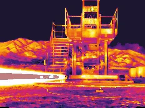 可180°旋转的镜头的FLIR T540