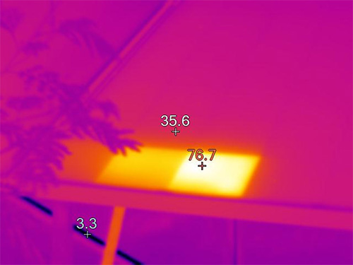 使用FLIR E5拍摄到的热斑