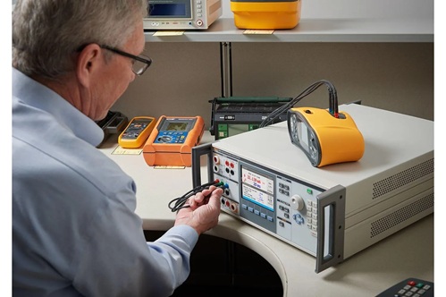 FLUKE5322A多功能电气安全校准器